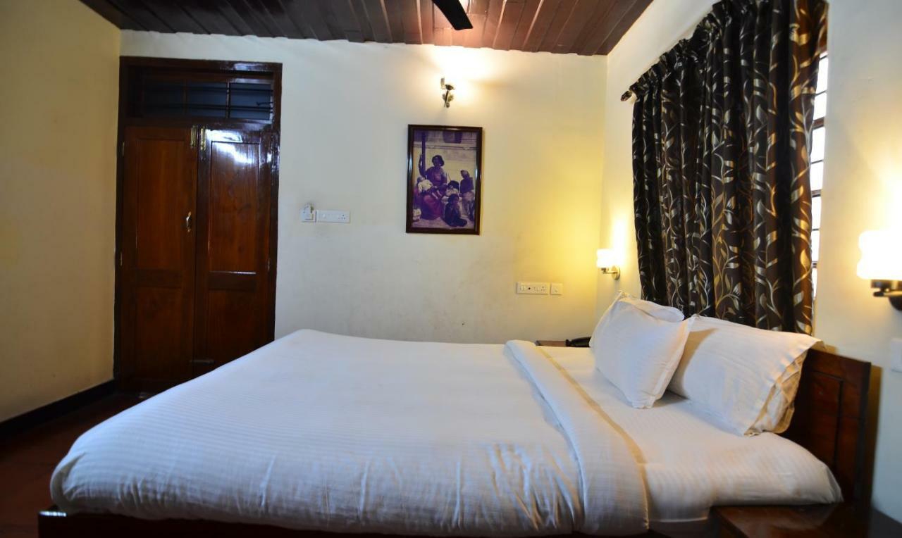 The Royal Heritage Hotel And Ayurvedic Center Thiruvananthapuram Εξωτερικό φωτογραφία