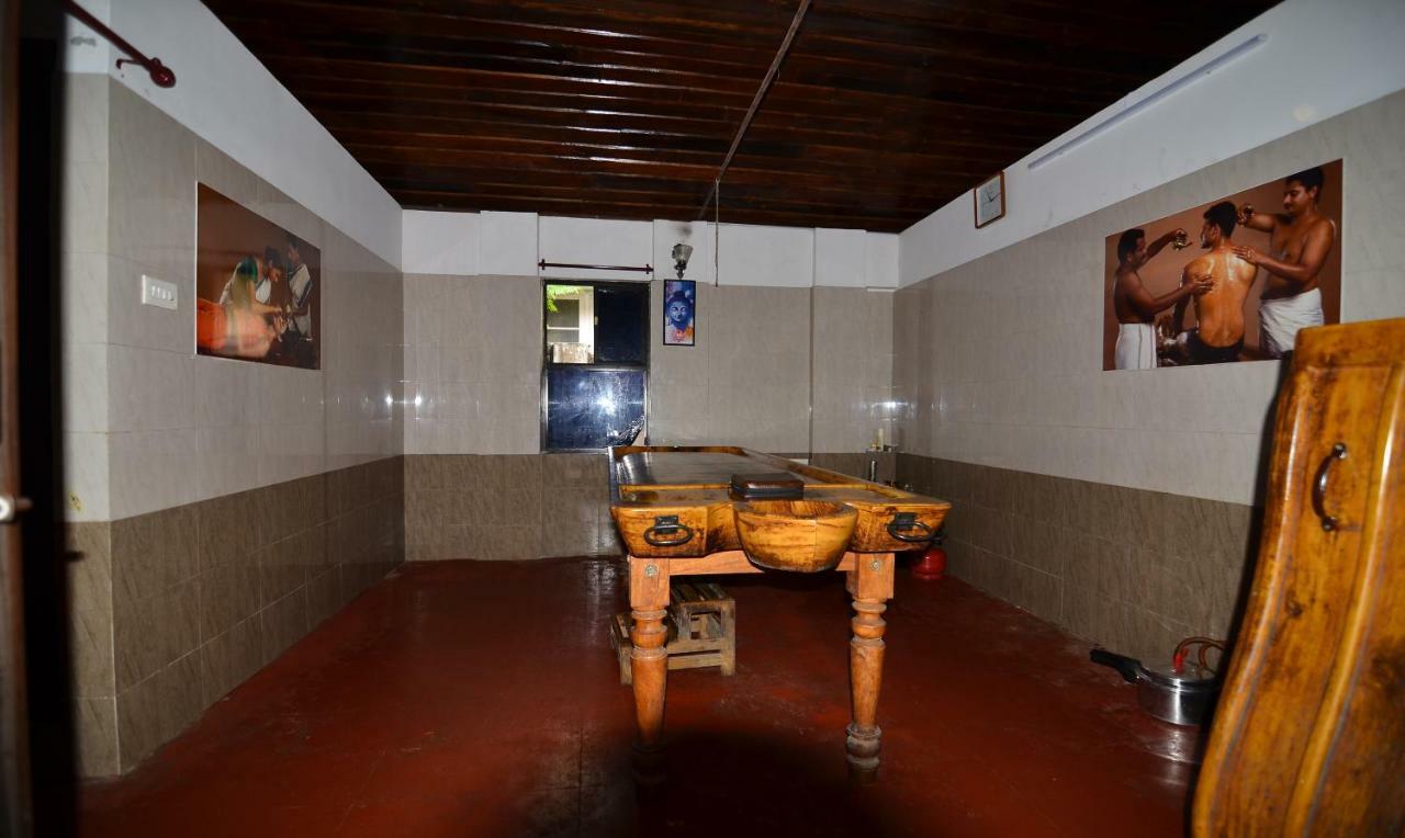 The Royal Heritage Hotel And Ayurvedic Center Thiruvananthapuram Εξωτερικό φωτογραφία