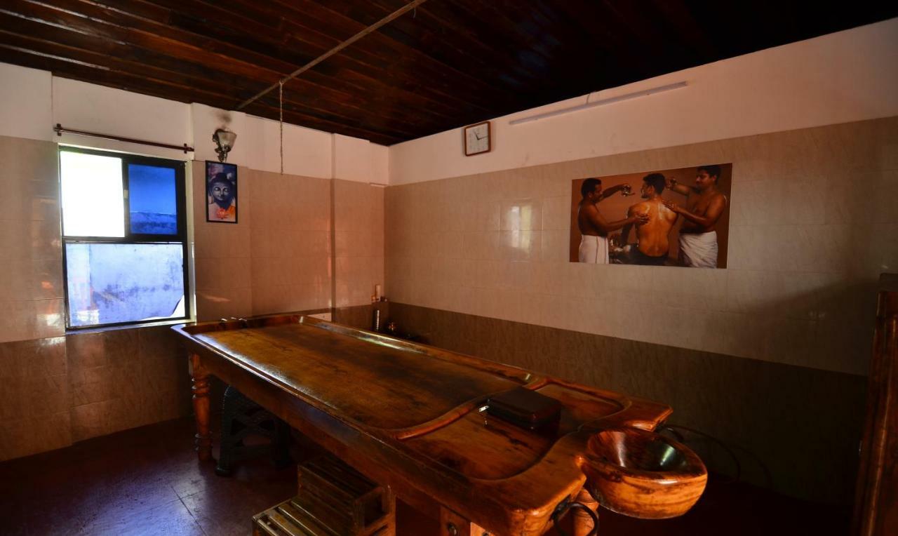 The Royal Heritage Hotel And Ayurvedic Center Thiruvananthapuram Εξωτερικό φωτογραφία