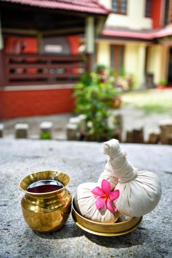 The Royal Heritage Hotel And Ayurvedic Center Thiruvananthapuram Εξωτερικό φωτογραφία